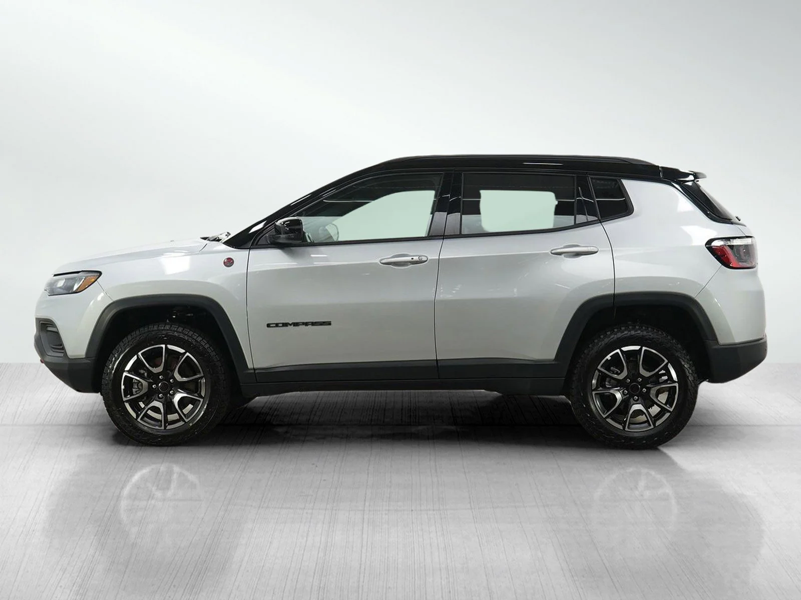 Used 2025 Jeep Compass Trailhawk with VIN 3C4NJDDNXST543619 for sale in Burnsville, Minnesota