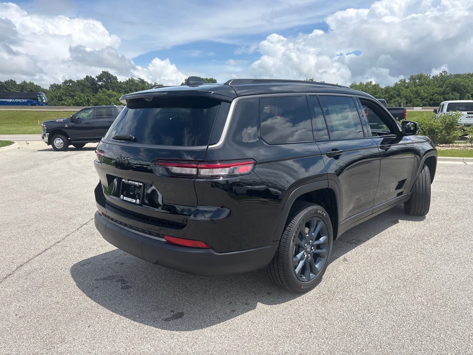 New 2026 Diamond Black Crystal Pearlcoat Jeep 85th Anniversary Edition image 10