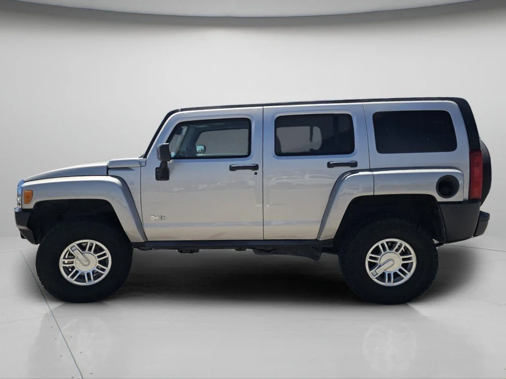 Used 2007 Boulder Gray Metallic Hummer Base image 19