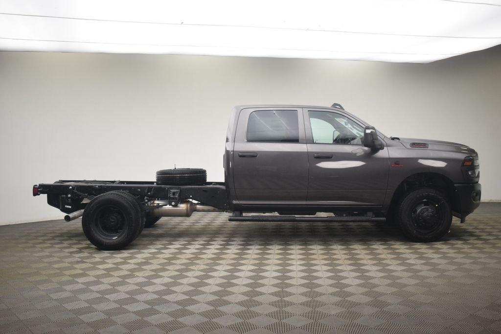 New 2026 Granite Crystal Metallic Clear-Coat Exterior Paint RAM Tradesman image 4