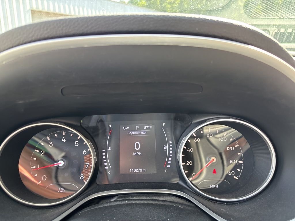 Used 2019 Black Jeep Latitude image 12