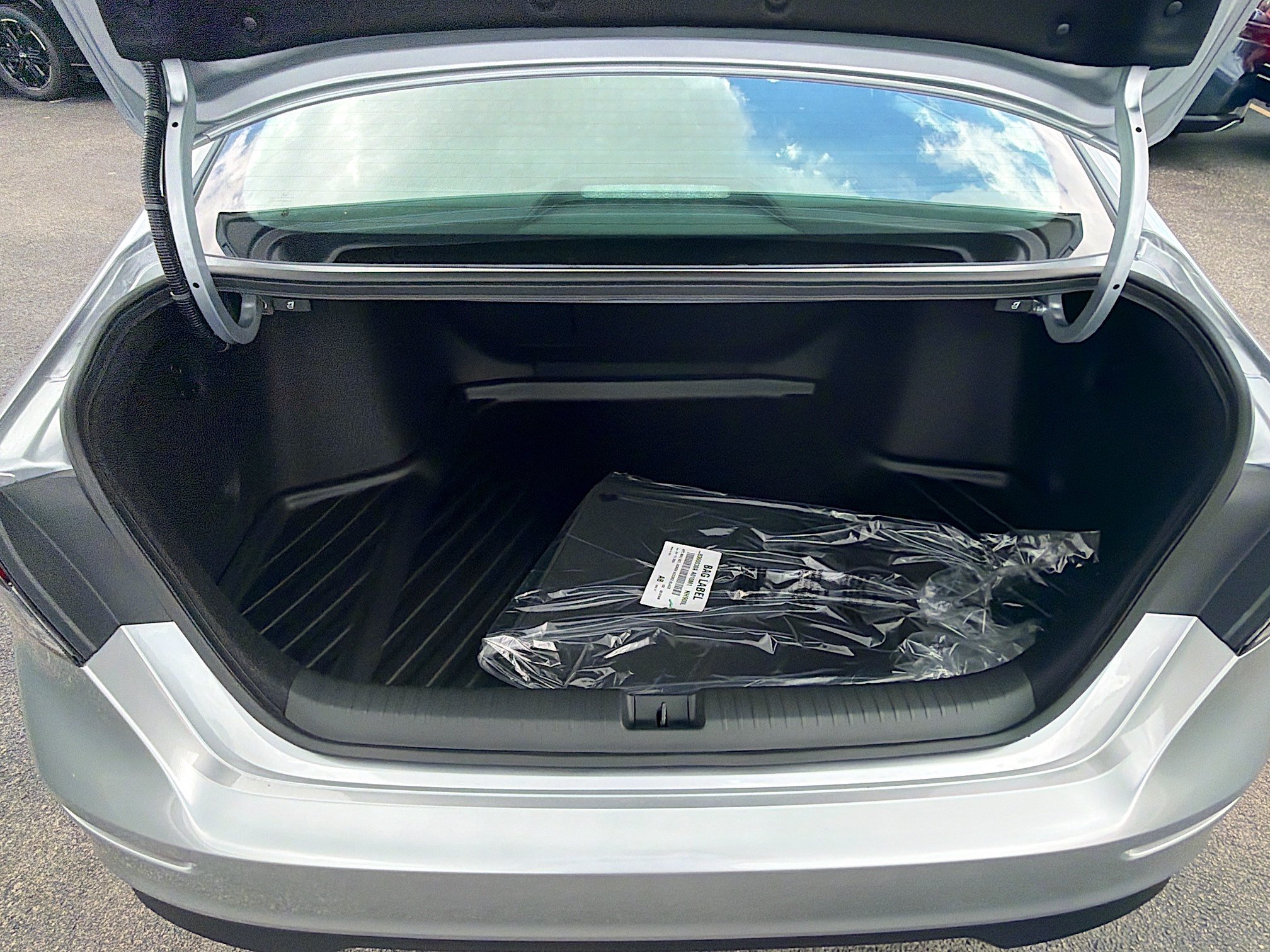 New 2026 Solar Silver Metallic Honda SE image 21