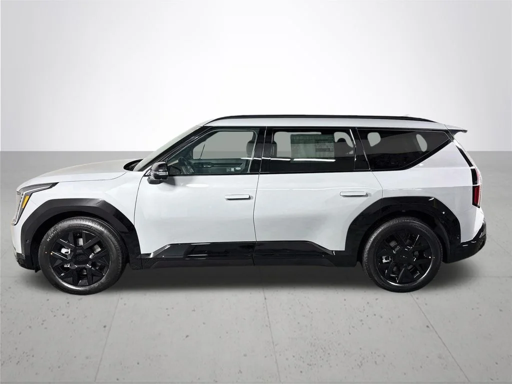 New 2026 Wolf Gray Kia Land AWD image 9