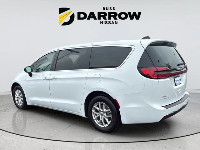 Used 2024 White Chrysler Touring L image 3