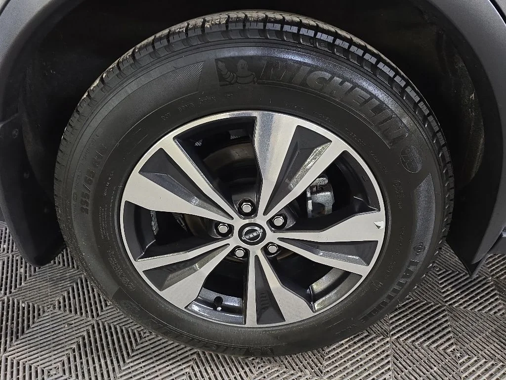 Used 2024 Gray Nissan SV image 14
