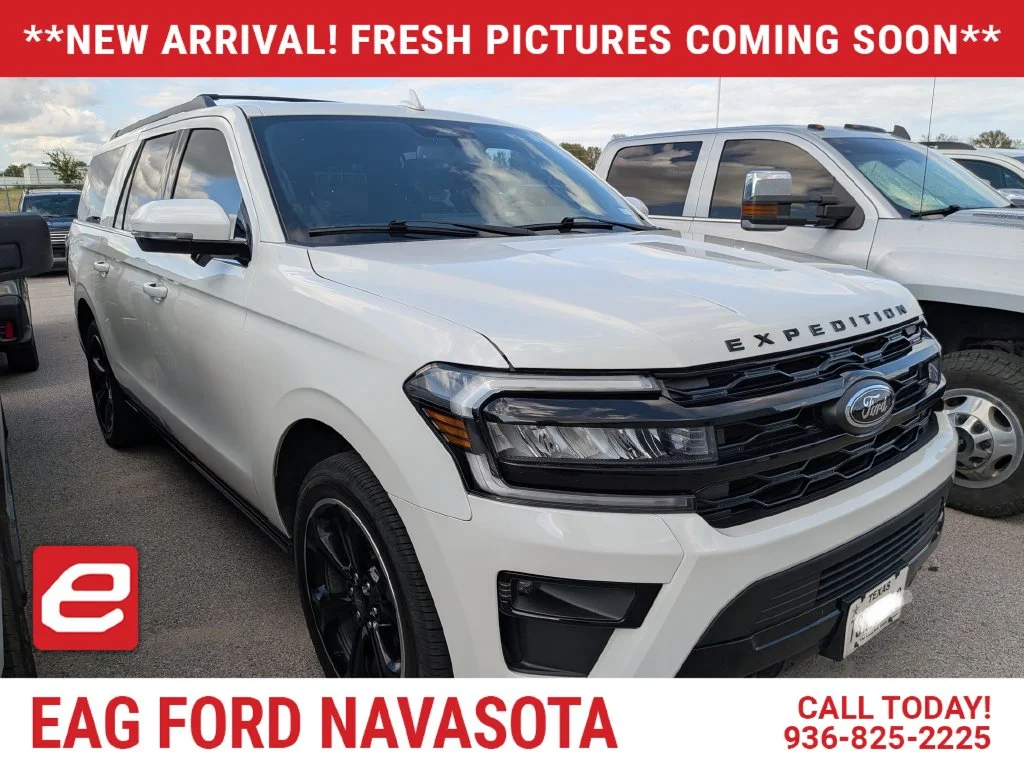 Used 2022 Star White Ford Limited image 1