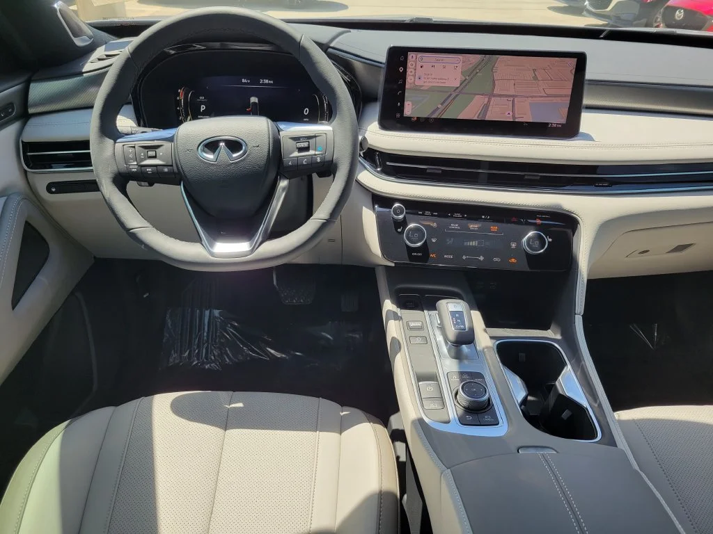 New 2027 RADIANT WHITE INFINITI Luxe AWD image 13