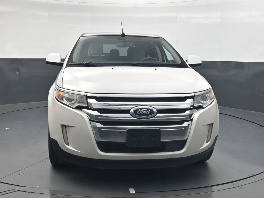 Used 2011 White Platinum Clearcoat Metallic Ford Limited image 9