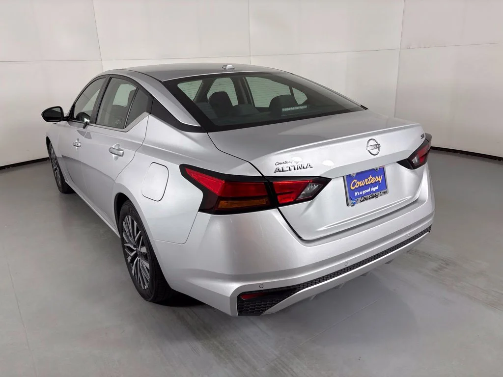 Used 2024 Silver Nissan 2.5 SV image 6