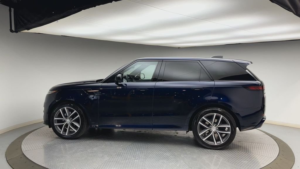 Used 2023  Land Rover SE Dynamic image 5