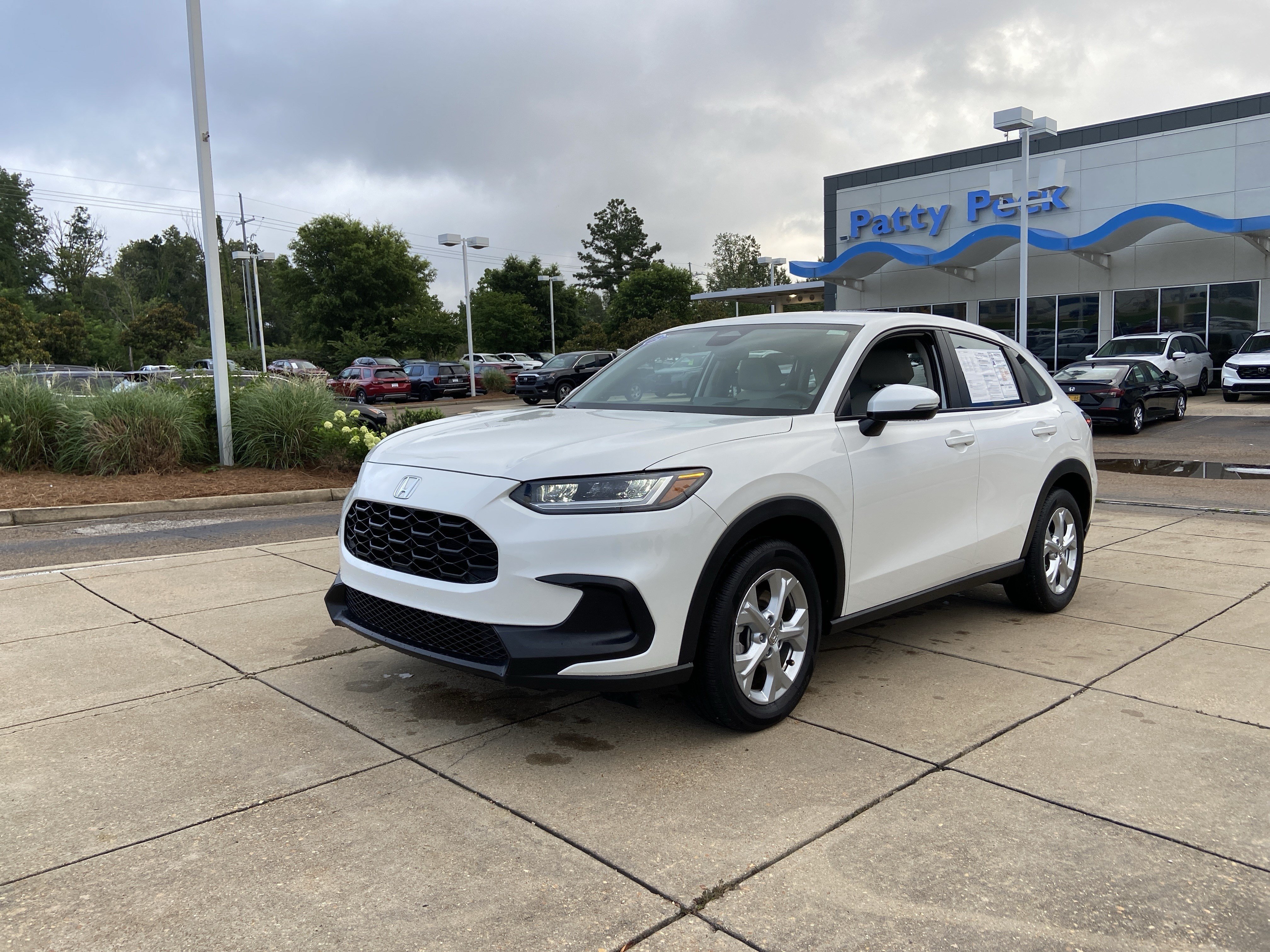 Used 2025 Platinum White Pearl Honda LX image 4