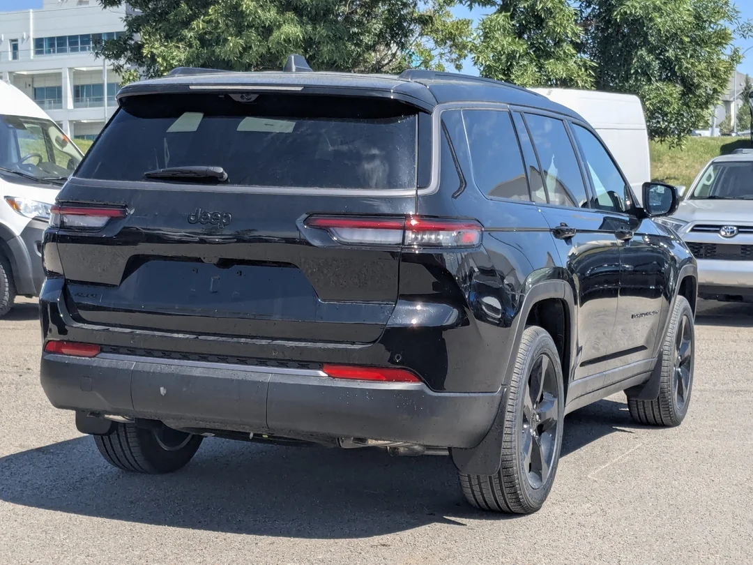 New 2026 Black Jeep Limited - - 4x4 - Dual- Pane Panoramic Sunroof - Trailer Tow Pkg - 9 Spkr/Subwoofer & More! image 7