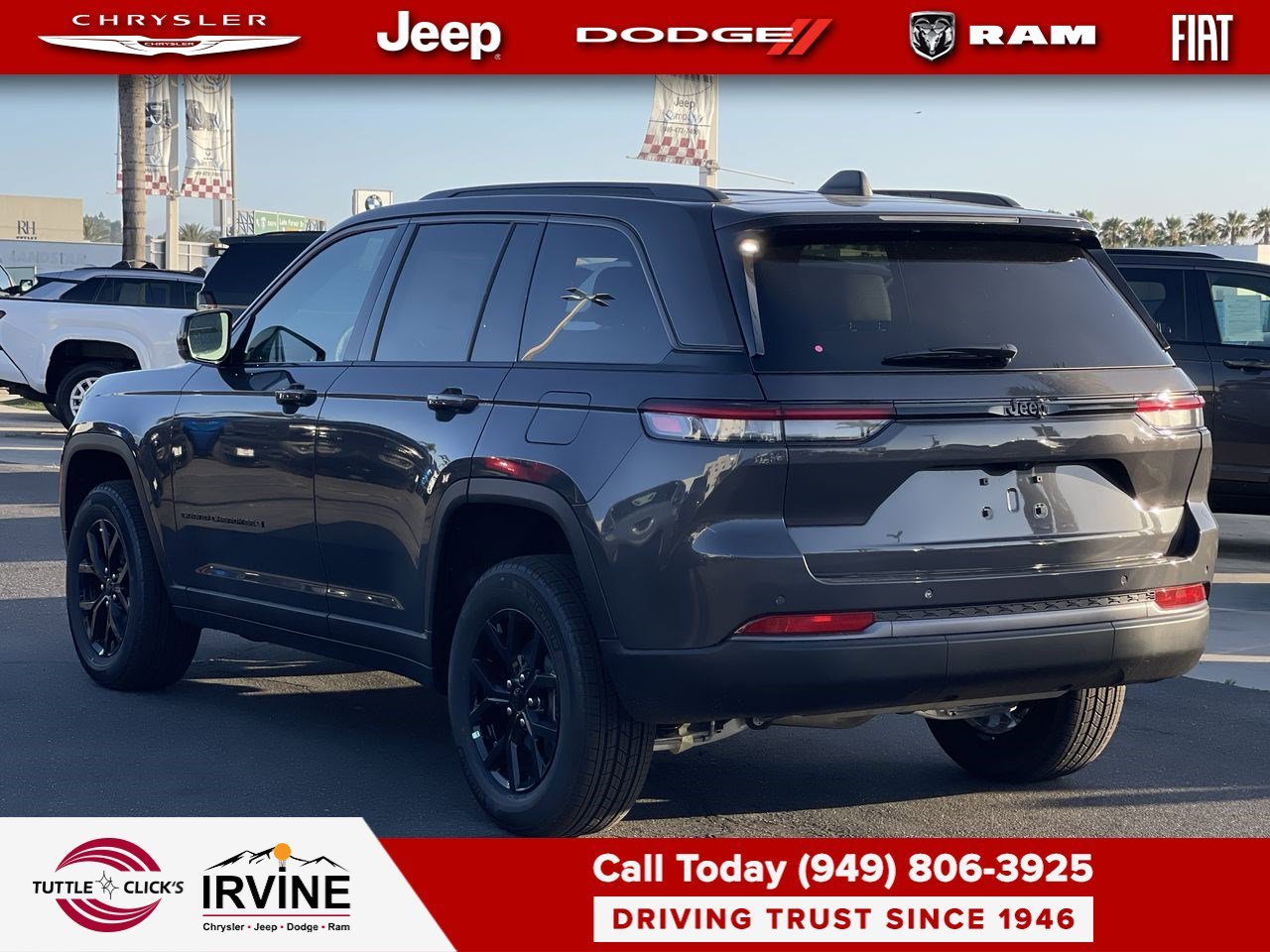 New 2026 Baltic Gray Metallic Clear-Coat Exterior Paint Jeep Laredo Altitude image 4