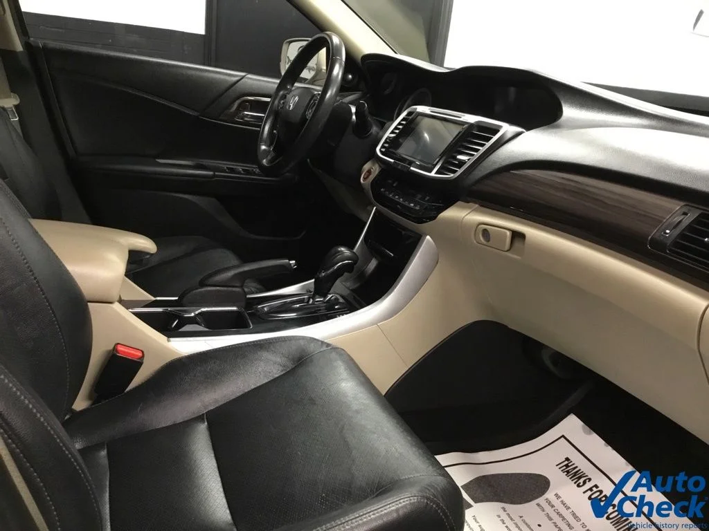 Used 2017 Beige Honda EX-L image 36