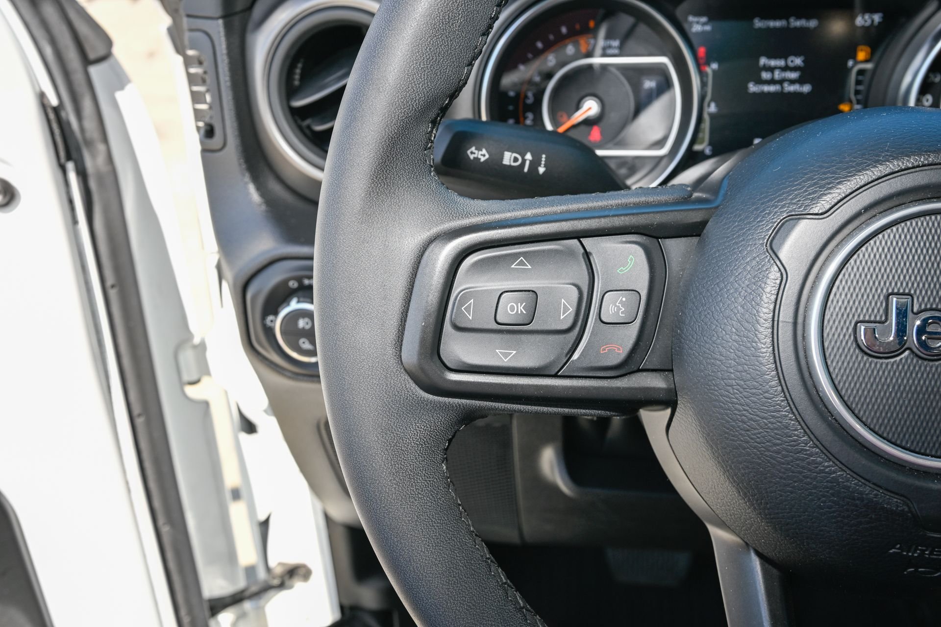 Used 2023 White/off-white Jeep Sport S image 27