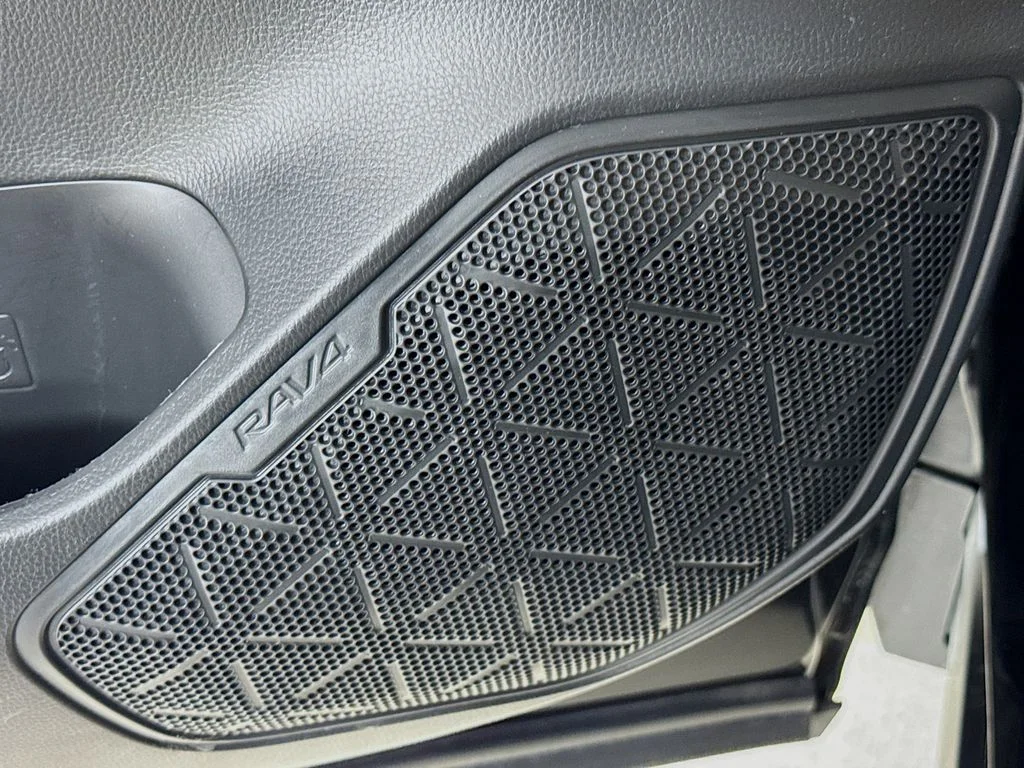 Used 2025  Toyota XLE image 21