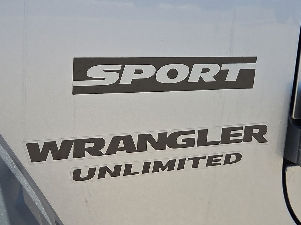 Used 2016 Billet Silver Metallic Clearcoat Jeep Unlimited Sport image 14