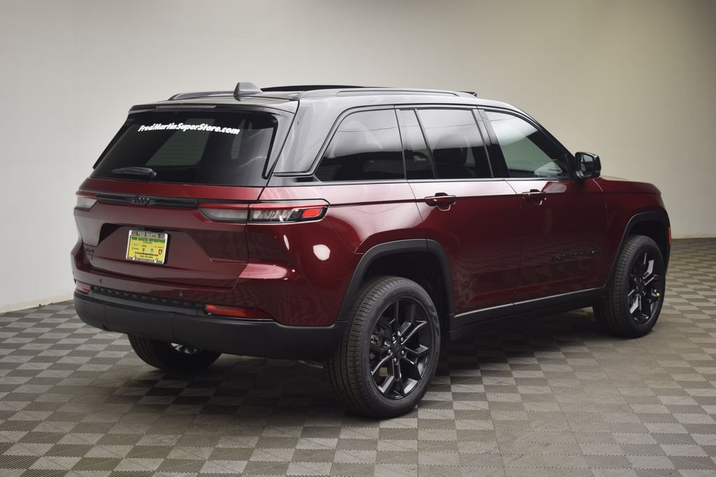 New 2025 Velvet Red Pearl-Coat Exterior Paint Jeep Limited image 9