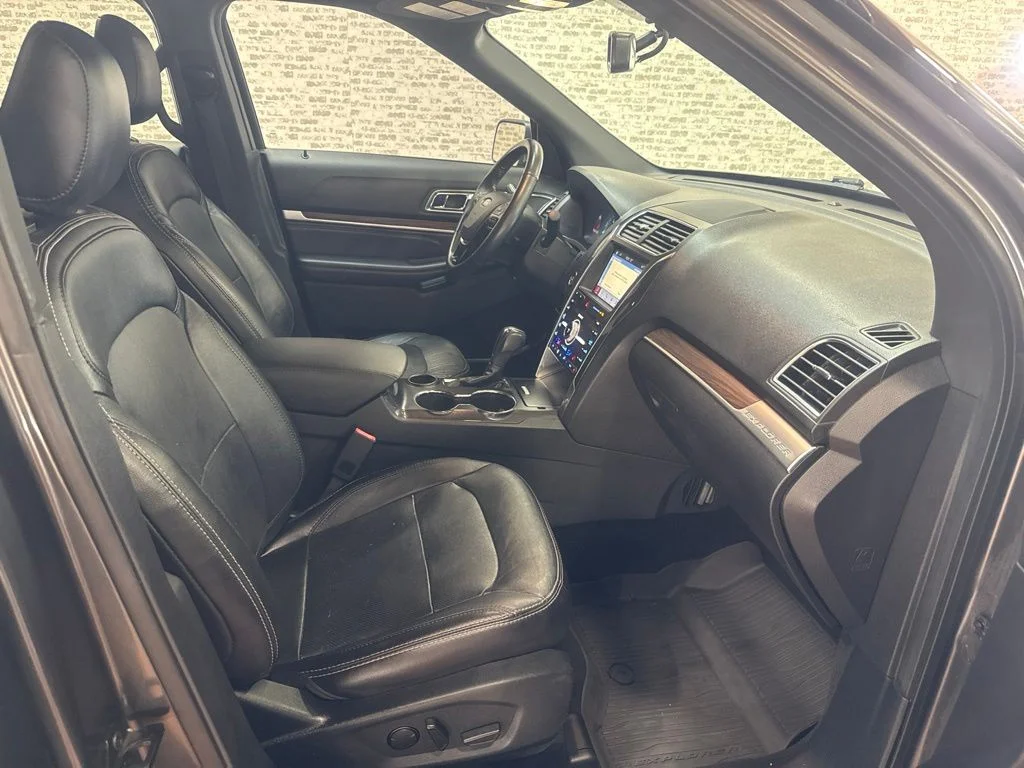 Used 2019 Magnetic Ford Limited image 11
