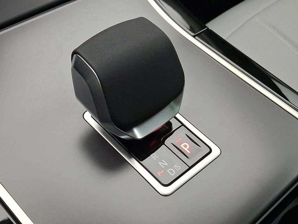 New 2026 Seoul Pearl Silver Land Rover S image 12
