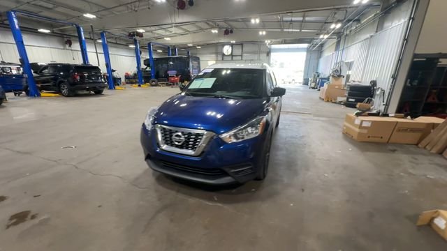 Used 2019 Blue Nissan SV image 4