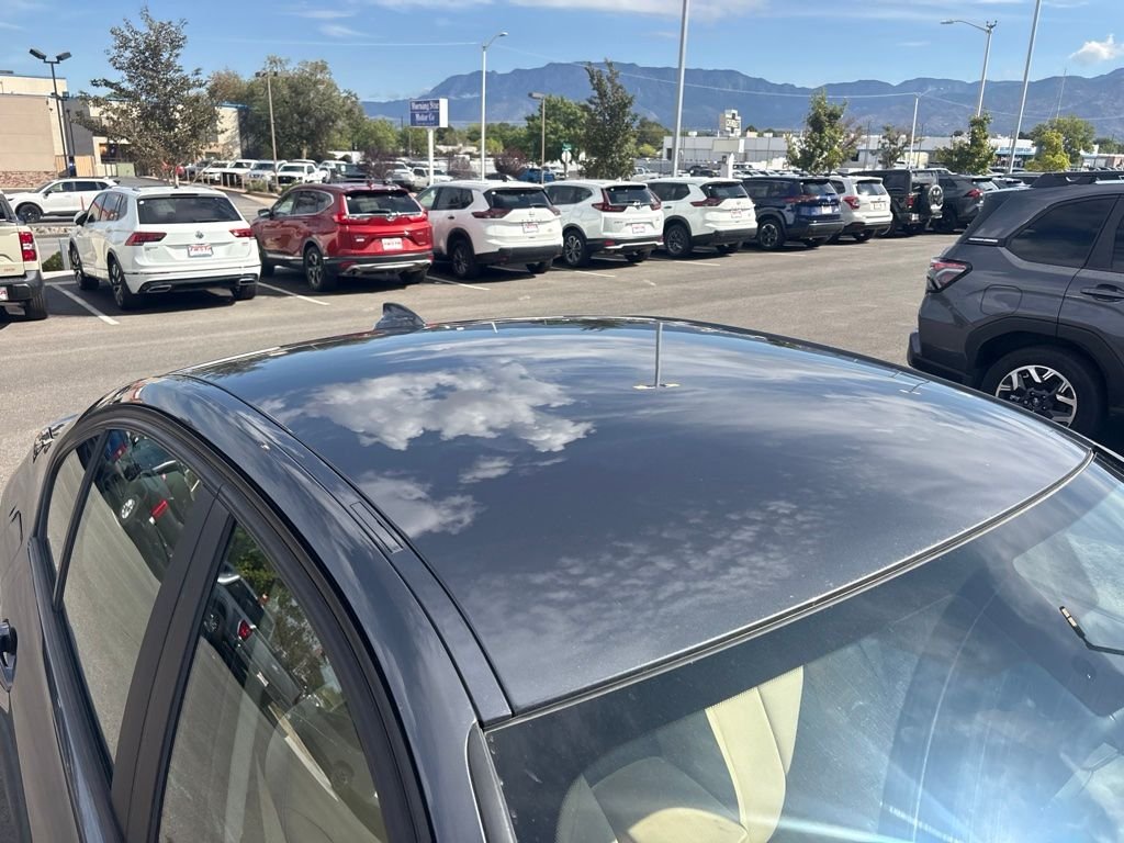 Used 2017 Gray BMW 320i xDrive image 4