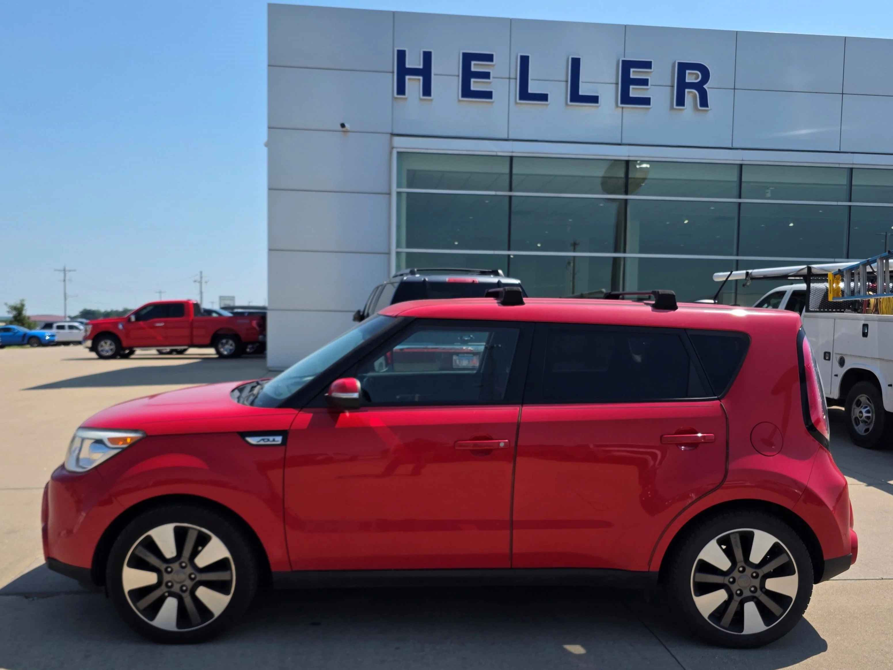 Used 2015 Inferno Red Kia Exclaim image 3