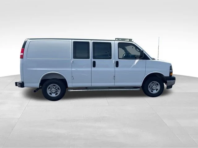 Used 2025 Summit White Chevrolet WT image 7