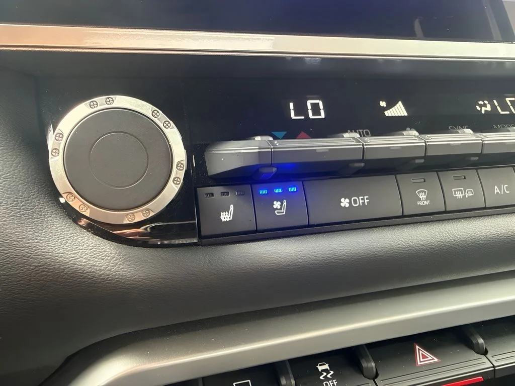 Used 2025 Silver Toyota Platinum image 14
