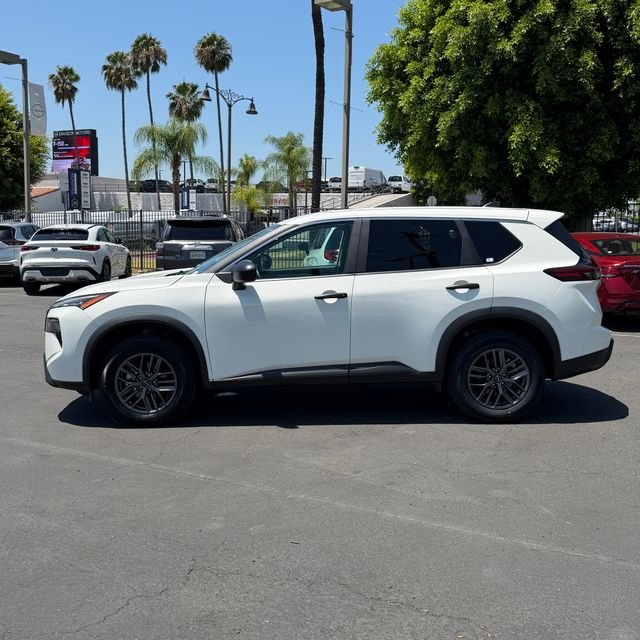 Used 2024 White Nissan S image 4