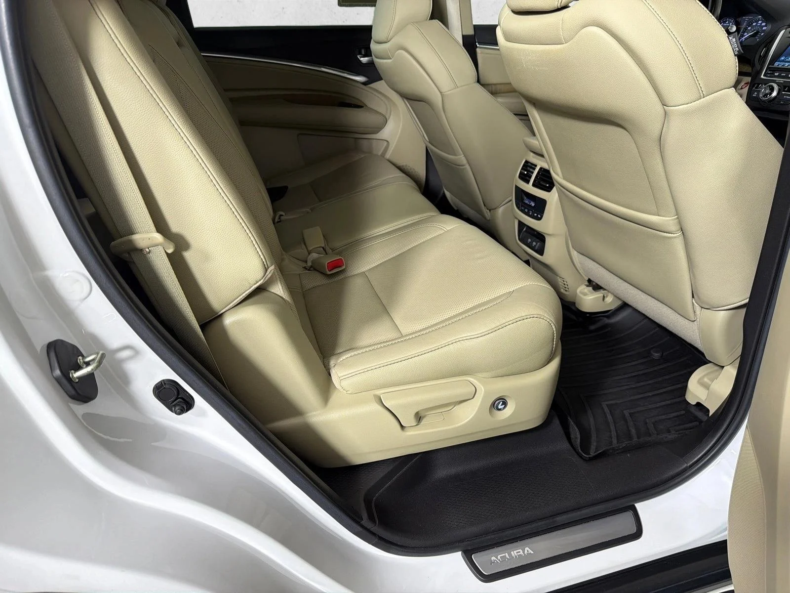 Used 2020 White Acura w/Technology Pkg image 17