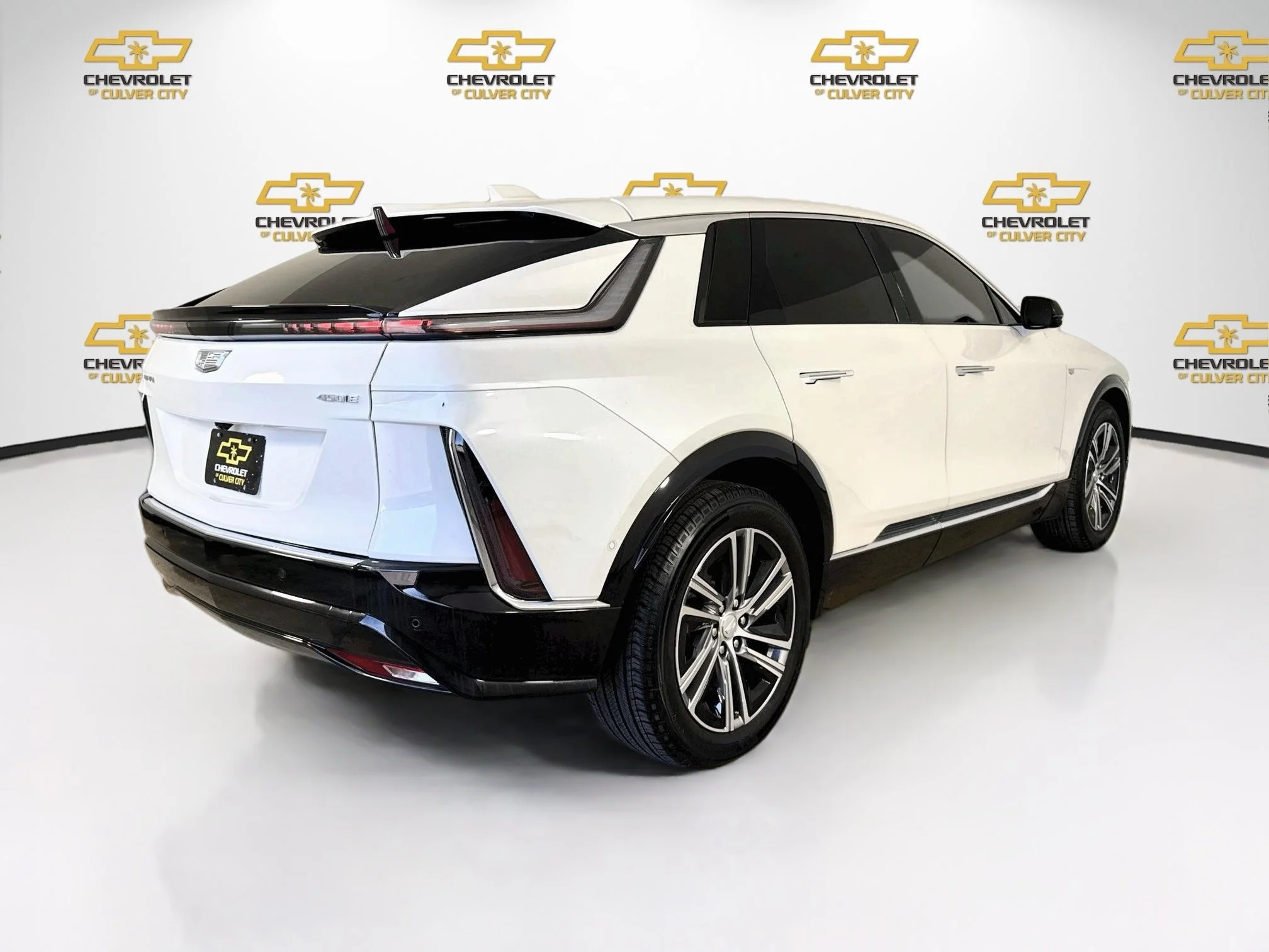 Used 2025 Crystal White Tricoat Cadillac Luxury 1 image 8