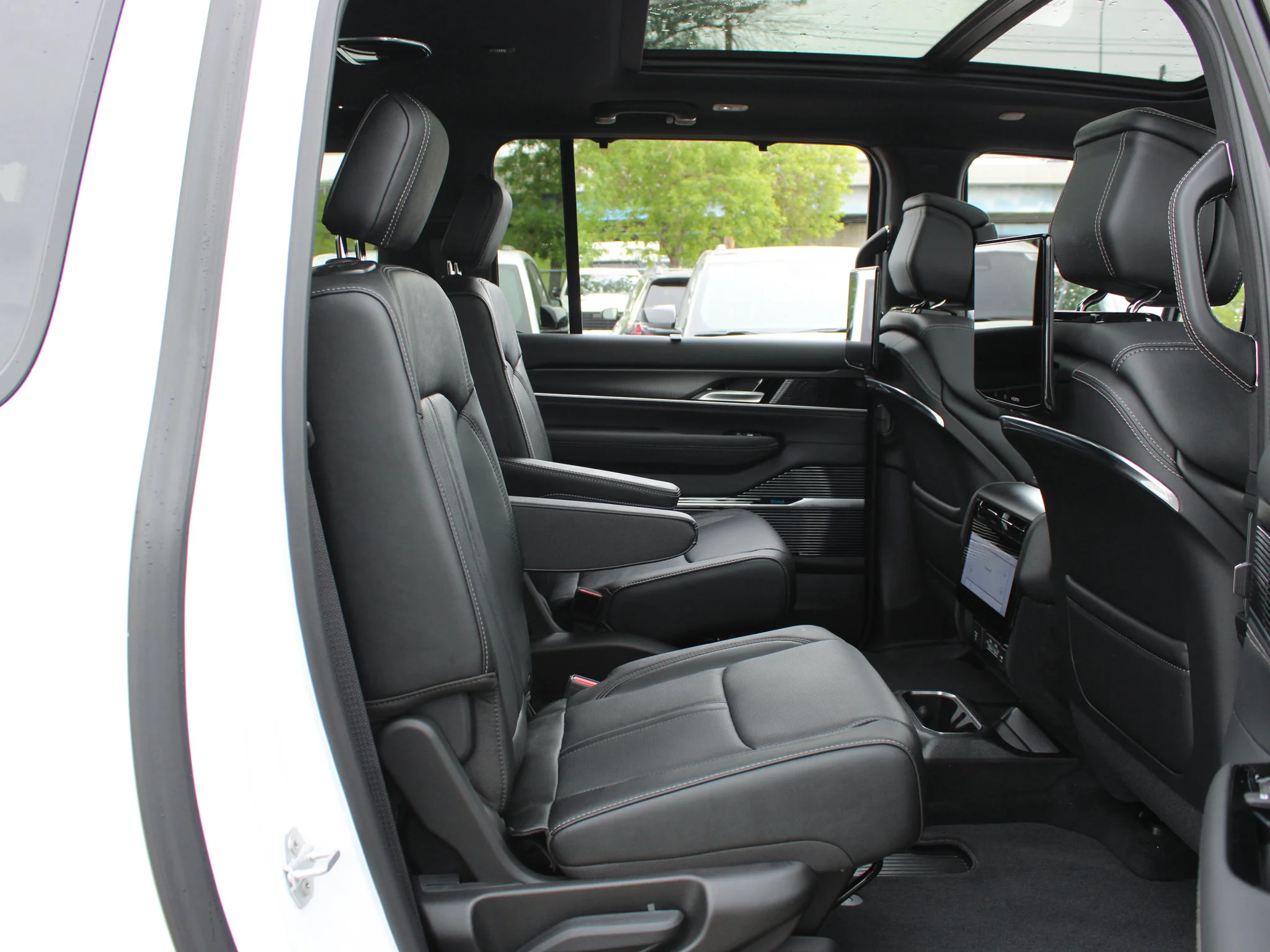 New 2026 White Jeep Summit Obsidian* image 16