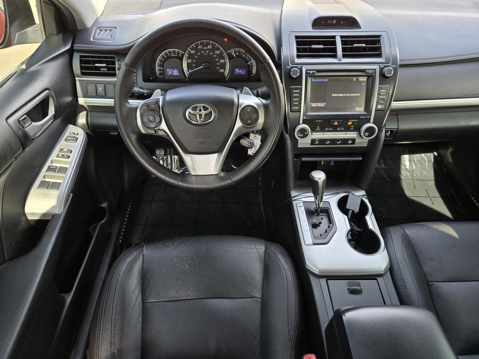 Used 2014 Barcelona Red Metallic Toyota SE image 32