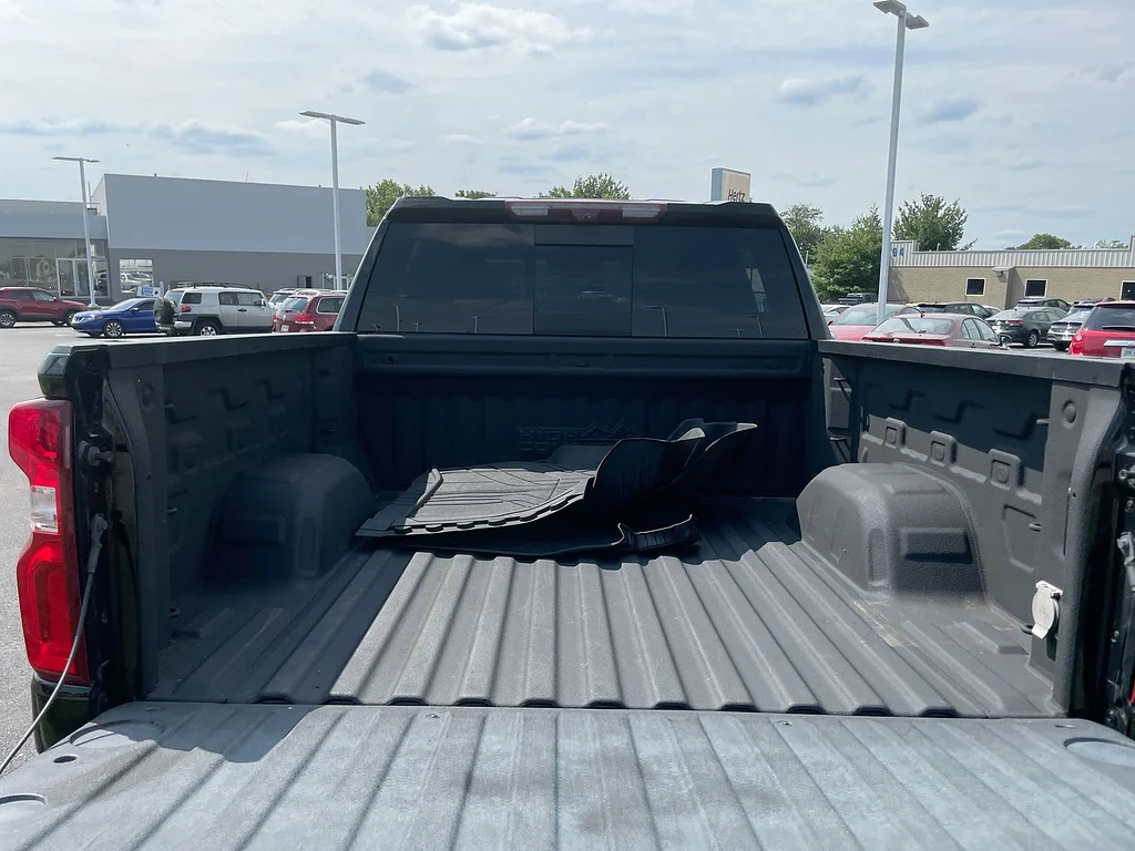 Used 2021 Black Chevrolet High Country image 27