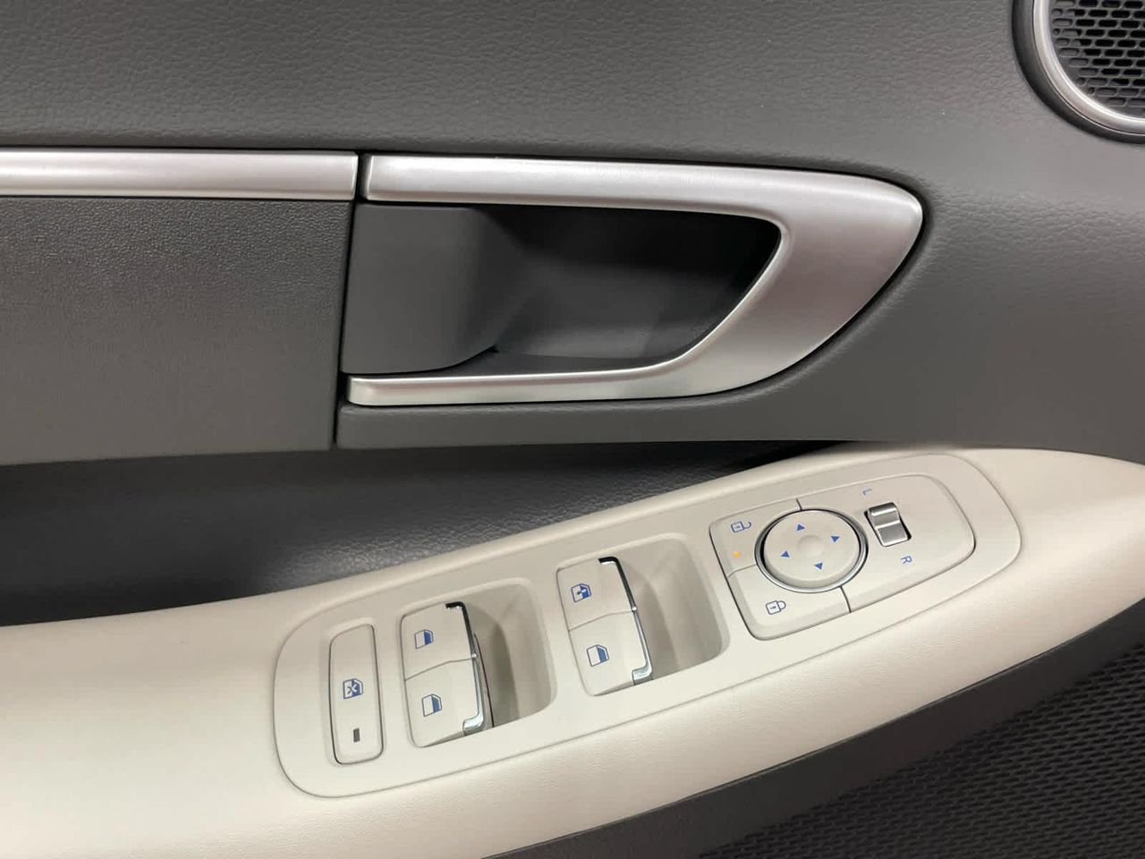 New 2026 Serenity White Hyundai SE image 28