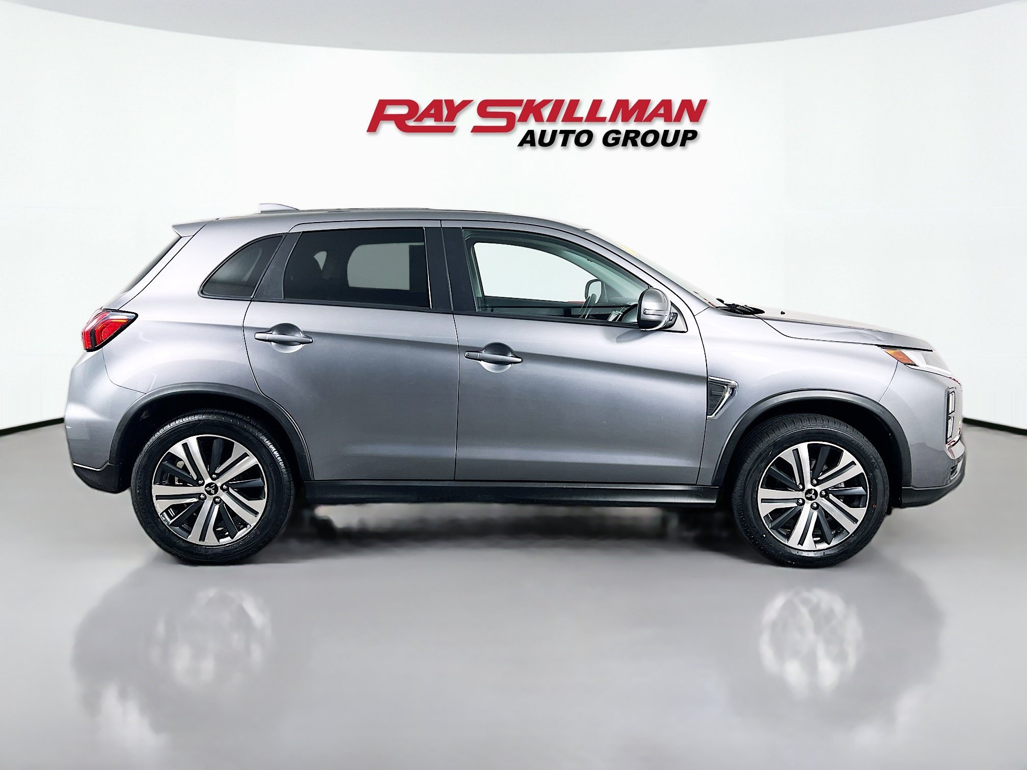 Used 2021 Gray Mitsubishi SE image 8