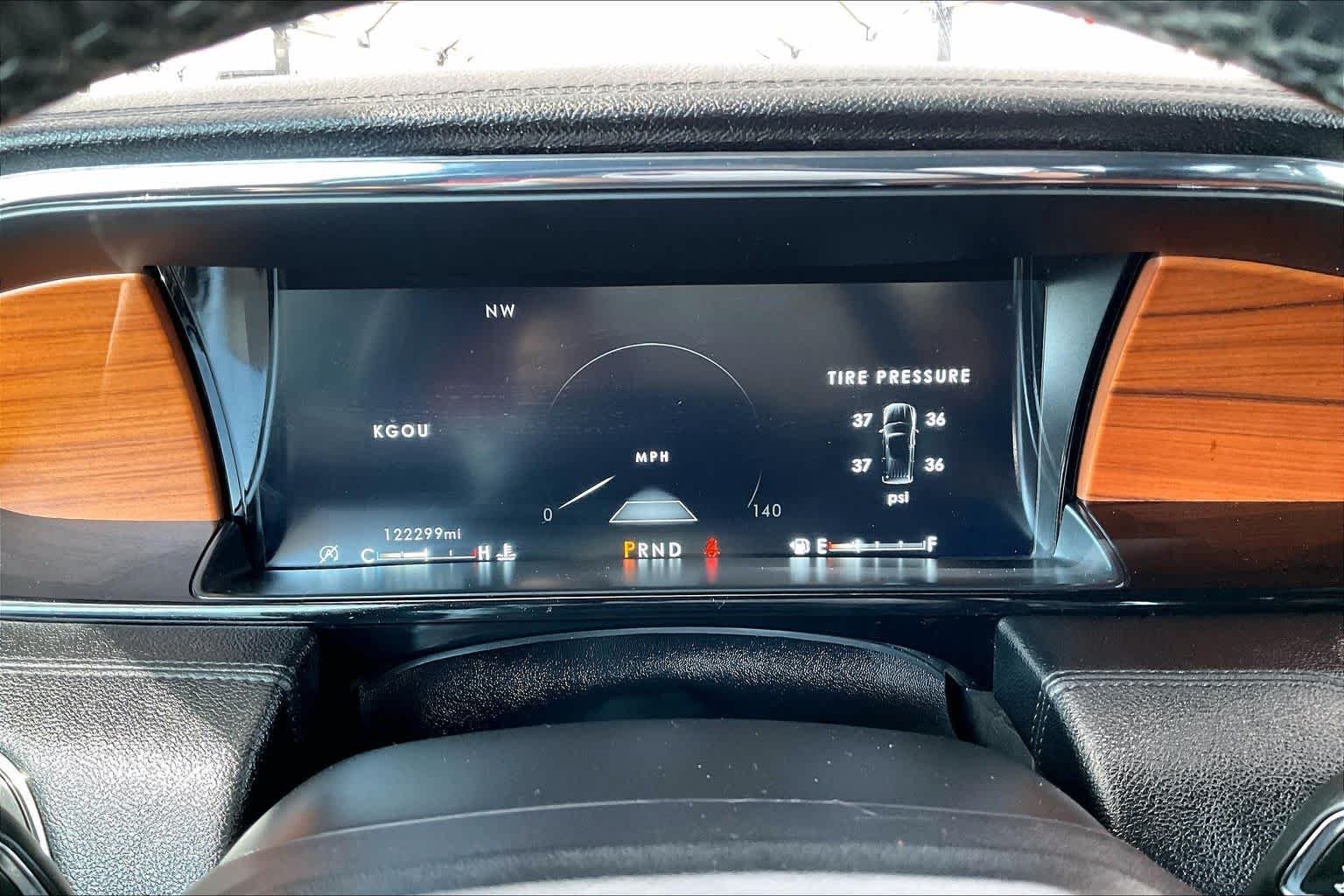 Used 2019 Infinite Black Metallic Lincoln Select image 24
