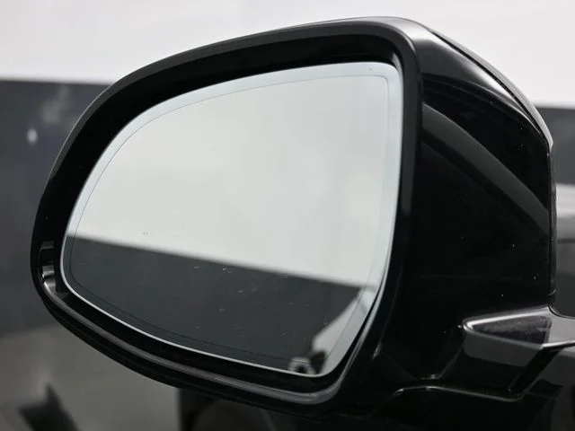 Used 2019 Black BMW sDrive30i image 4