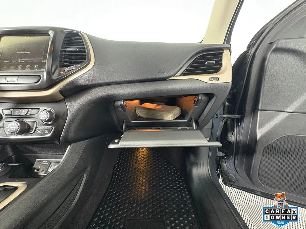 Used 2017 Black Jeep Latitude image 27