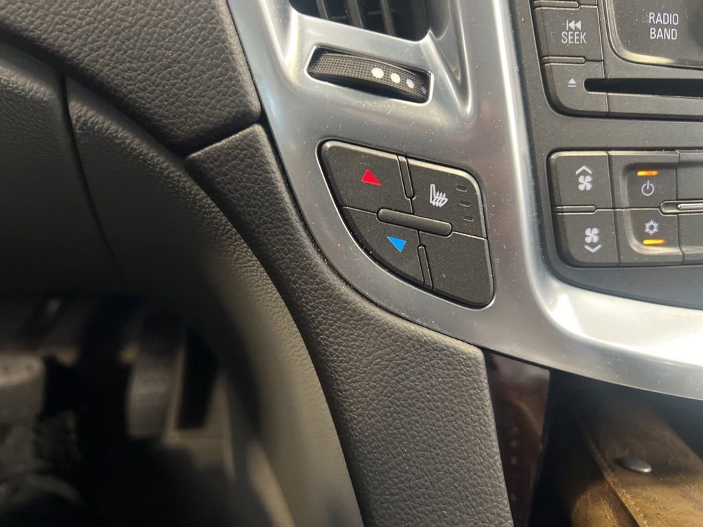 Used 2012 RADIANT SILVER METALLIC Cadillac Luxury Collection image 14