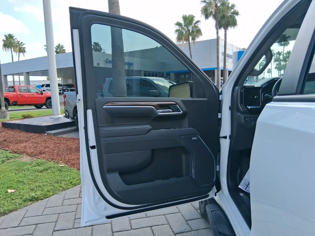 Used 2025 Summit White Chevrolet LT Trail Boss image 16