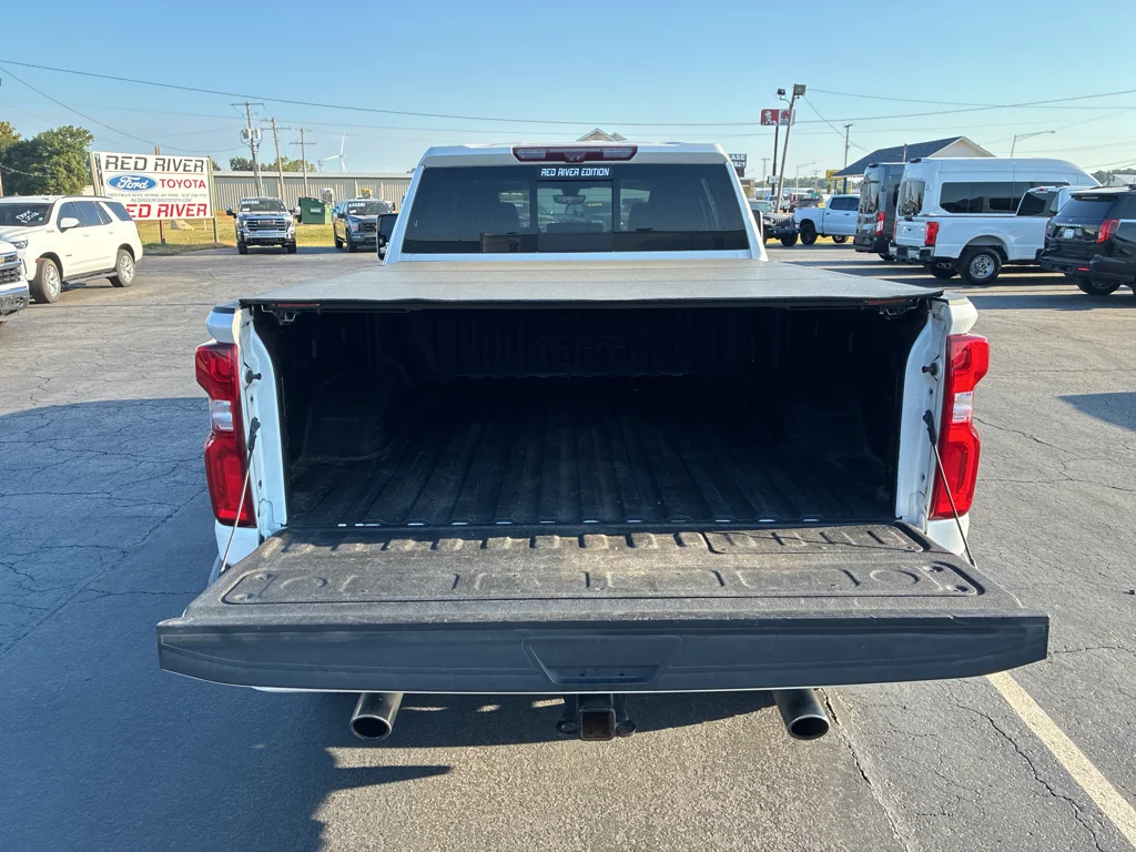 Used 2022 Iridescent Pearl Tricoat Chevrolet High Country image 9