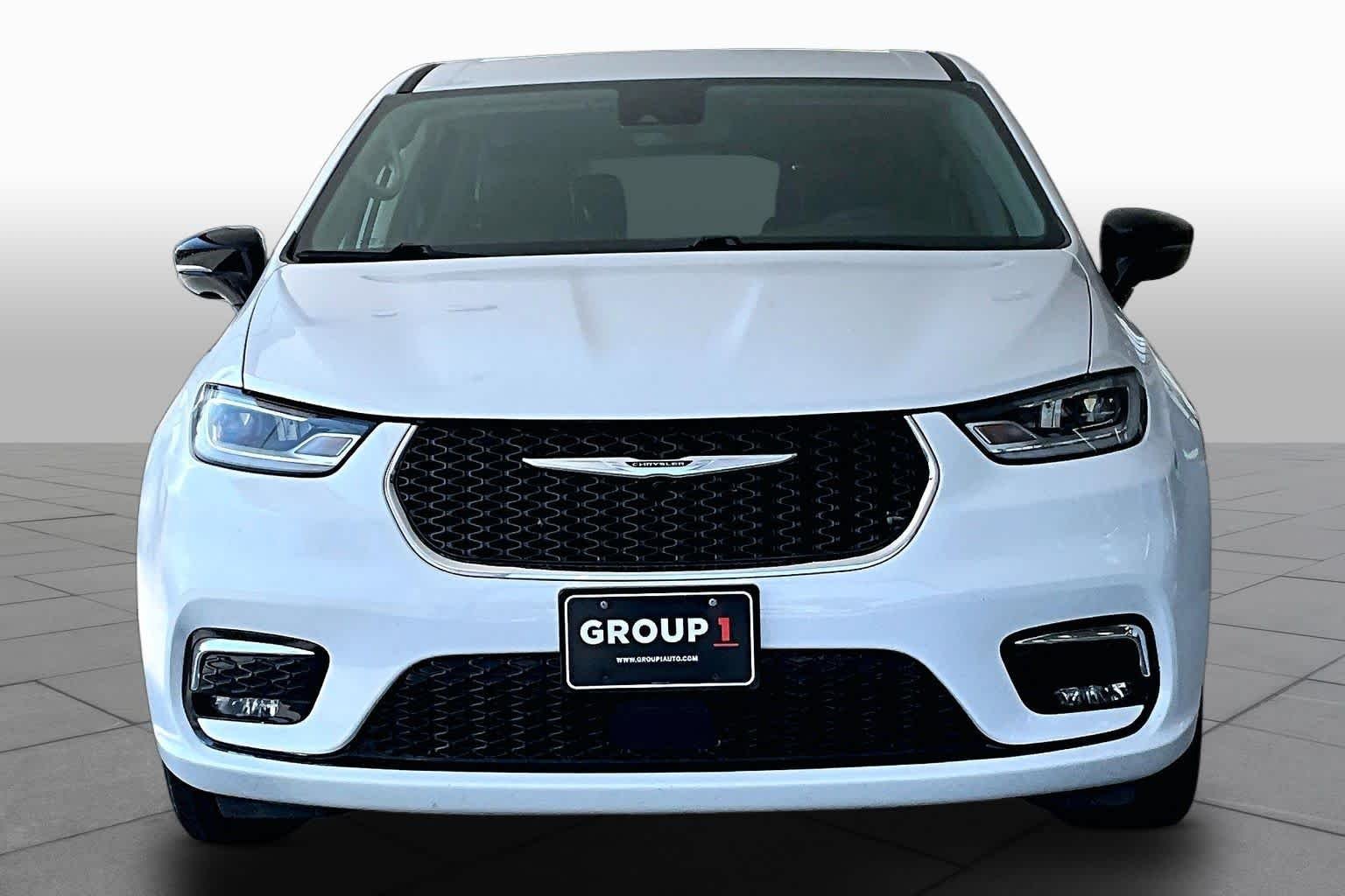 Pre-Owned 2024 Chrysler Pacifica Touring L
