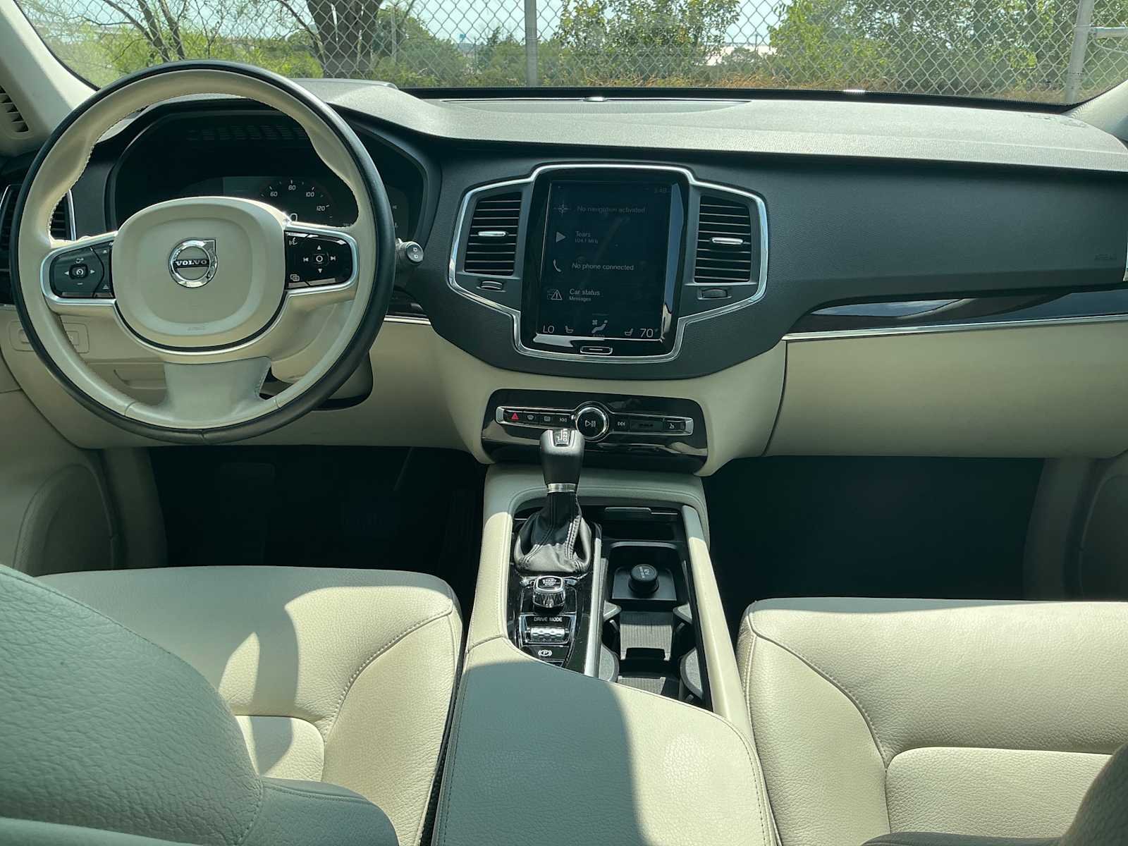 Used 2019 Onyx Black Metallic Volvo Momentum image 21