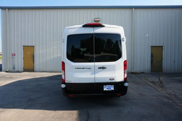 New 2026 Oxford White Ford Passenger Van XL image 4