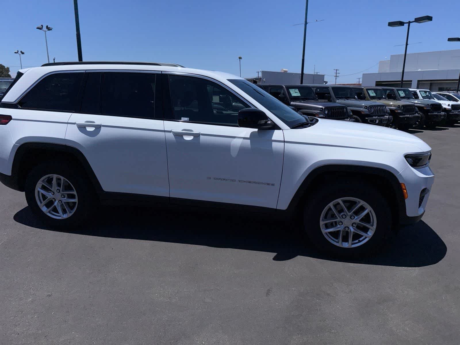Used 2025 Bright White Clearcoat Jeep Laredo X image 10