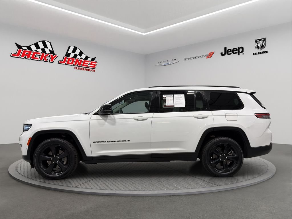 Used 2023 Bright White Clearcoat Jeep Limited image 3