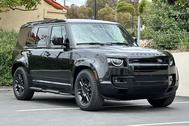 New 2026 Santorini Black Land Rover X-Dynamic SE image 7