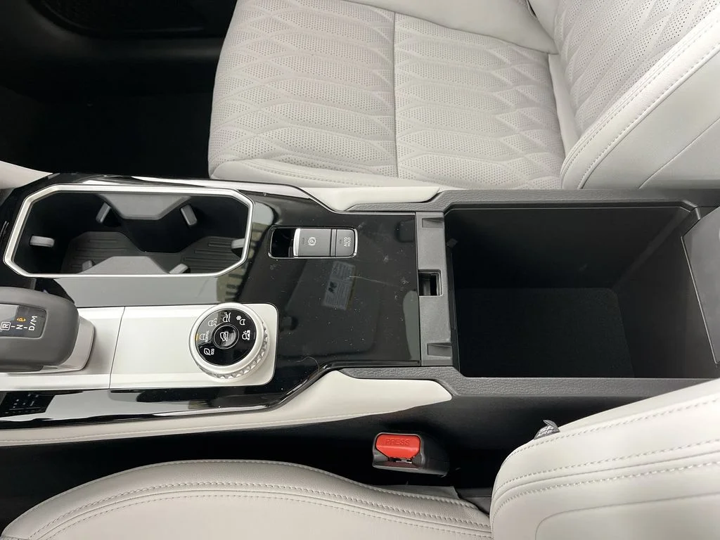 2025 Mitsubishi Outlander Plug-in Hybrid Platinum Edition - Photo 14